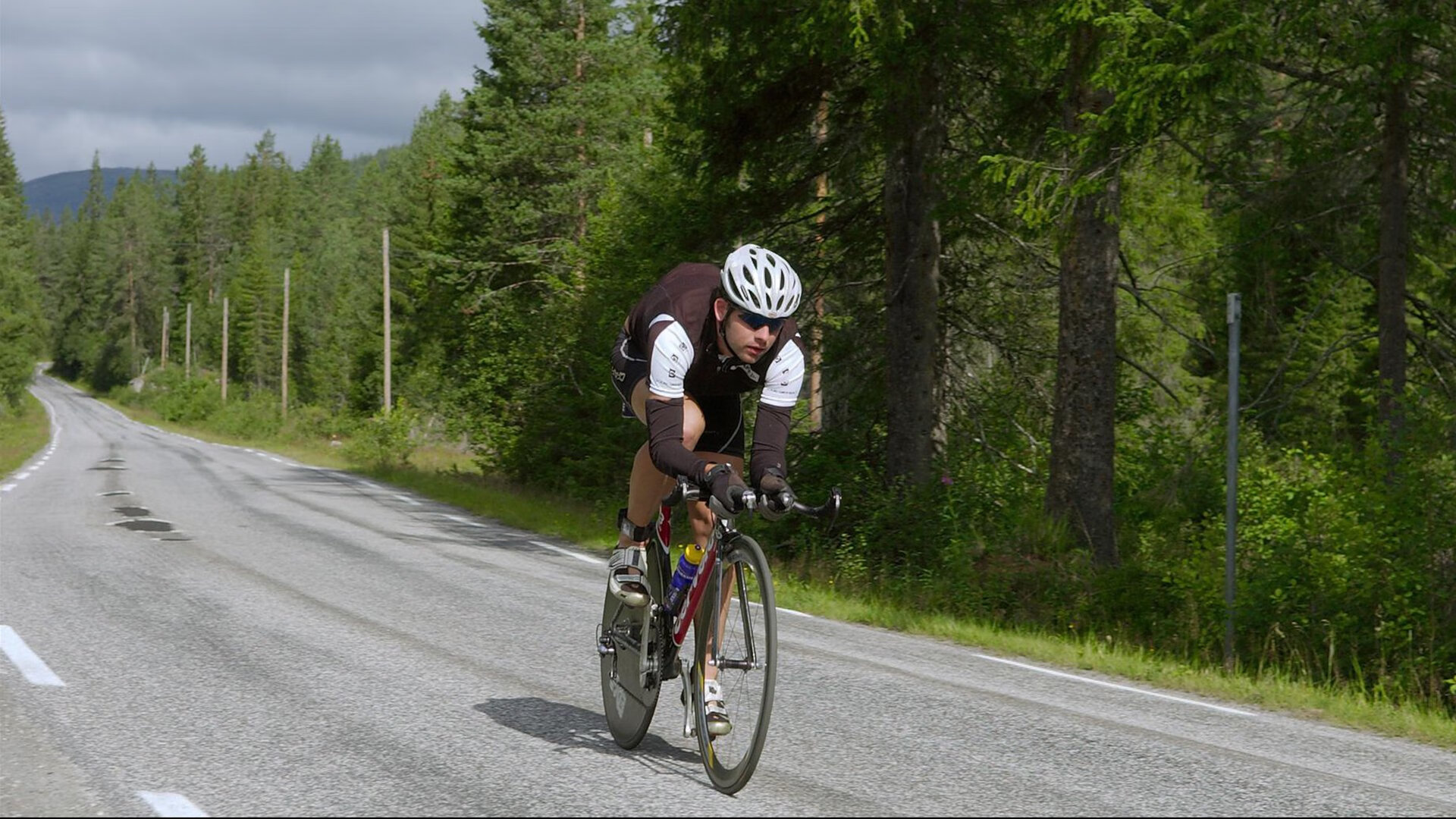 世界青少年高山滑雪锦标赛中国选手勇夺佳绩，国际高山滑雪挑战赛