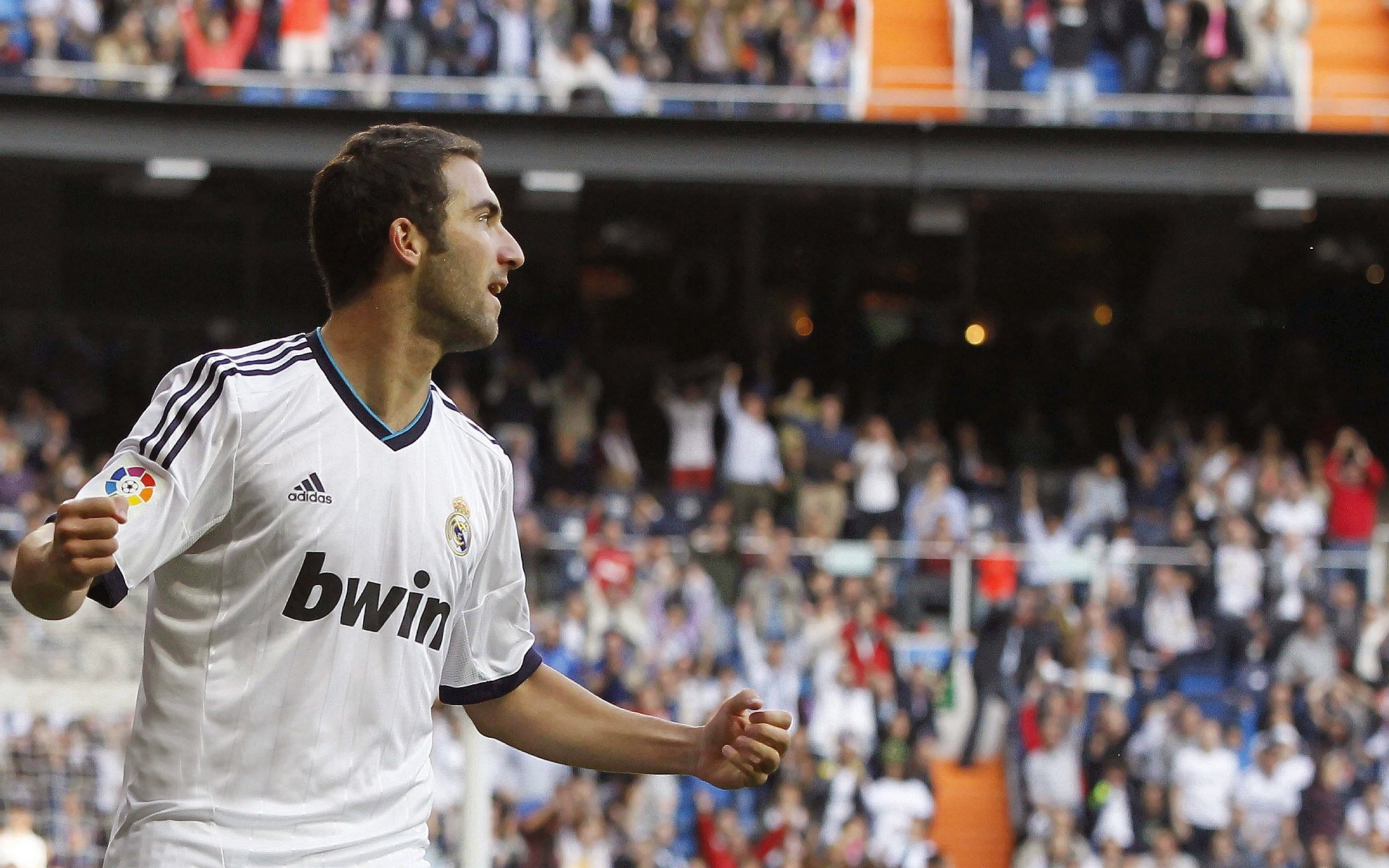 掘金替补后卫强势表现抢下关键分数，掘金后卫受伤